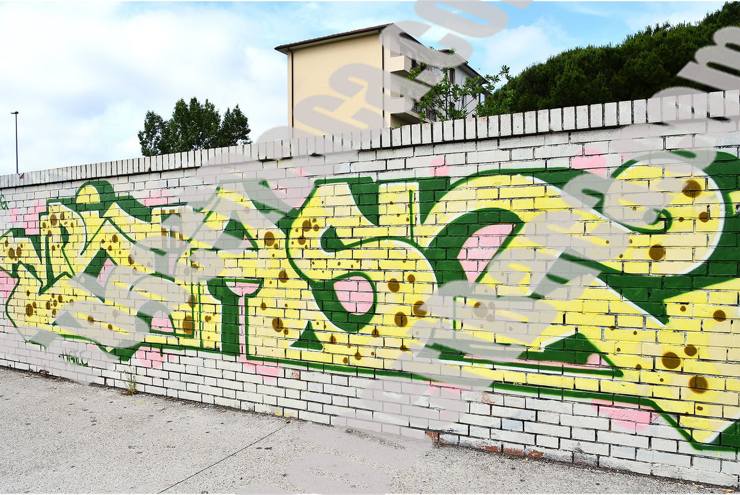 Graffiti - Pisa Yellow